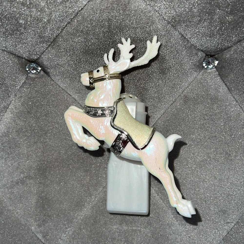 Bath & body works plug in scent reindeer winter iridescent white sparkly deer